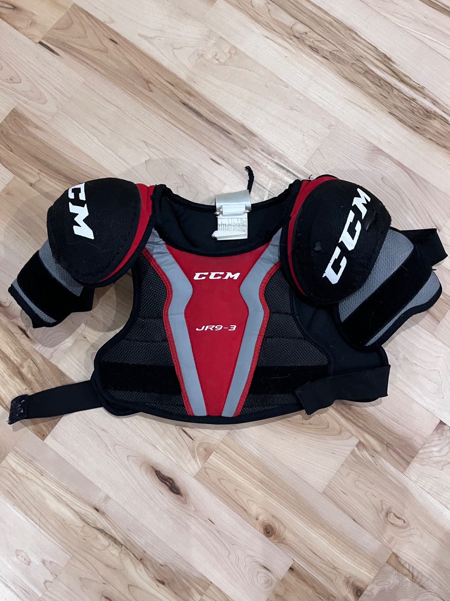 CCM JR9-3 Shoulder Pads